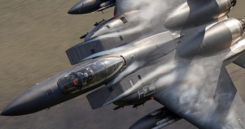 Sức mạnh chiến đấu cơ F-15E Strike Eagle trang bị tên lửa, bom, súng bắn 6.000 phát/phút