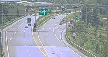 Truy tìm tài xế ô tô tải tông chết người phụ nữ đi bộ trên cao tốc Nội Bài – Lào Cai