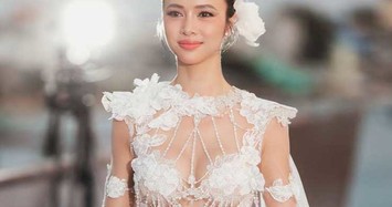 Đây là cô dâu Việt táo bạo nhất: diện váy cưới "mặc như không" từ sàn diễn đến đời thực?
