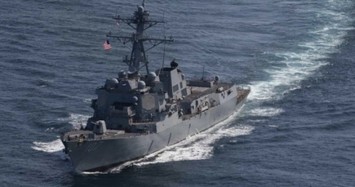 Houthi tuyên bố phóng tên lửa đánh trúng tàu chiến Mỹ, buộc tàu hàng quay đầu