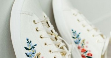 Bí quyết phủ hoa giúp đôi giày sneaker bớt nhàm chán