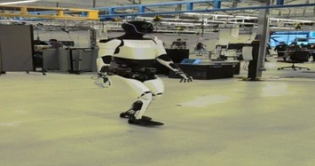 Chiêm ngưỡng Robot Optimus của Elon Musk bước đi như người