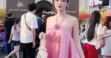 "2 hot girl bắn cung Sài thành" đẹp căng tràn sức sống khi mặc áo yếm xinh tươi đi chợ