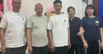 Trung Quốc: Bác sĩ nói con trai đã chết, 33 năm sau bố mẹ bàng hoàng gặp lại