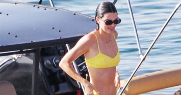 Thân hình 84-60-90cm của Kendall Jenner quá hoàn hảo, chỉ mặc đồ bơi mới lộ rõ