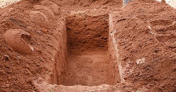 Nghịch tử đào mộ lấy xương cốt của cha mẹ để bán