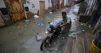 Tận mục cuộc sống người dân Pakistan khốn khổ vì mưa lớn