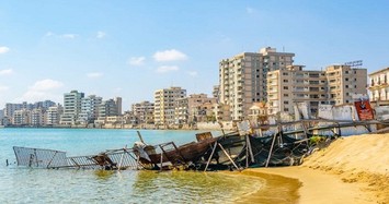 Tận mắt thị trấn 'ma' bỏ hoang hàng chục năm ở đảo Cyprus