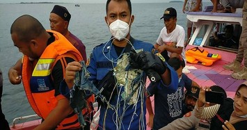 Thông tin mới nhất vụ máy bay Indonesia chở 62 người rơi xuống biển