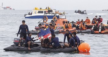 “Khả năng máy bay Indonesia vỡ khi va chạm mặt biển“