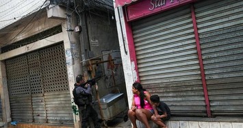 Cảnh đấu súng kinh hoàng giữa cảnh sát Brazil và tội phạm ma túy khiến 25 người chết