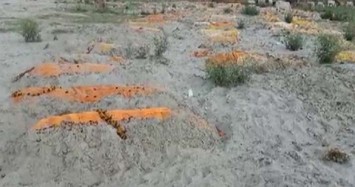 Lại phát hiện nhiều thi thể chôn vùi dưới cát sông Hằng ở Ấn Độ
