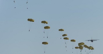 Lính nhảy dù rơi từ độ cao 4.500 mét vẫn sống sót thần kỳ