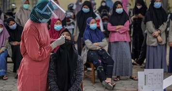 Các nước Đông Nam Á áp dụng 'quân bài' vắc xin chống COVID-19 thế nào?