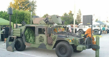 Xe quân sự Humvee gắn súng máy rao bán hơn 2 tỷ đồng