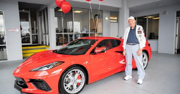 Cụ ông 90 tuổi mua Chevrolet Corvette C8 tiền tỷ tặng sinh nhật mình