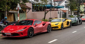 'Hoa mắt' với dàn siêu xe trăm tỷ xếp hàng trên phố Sài Gòn
