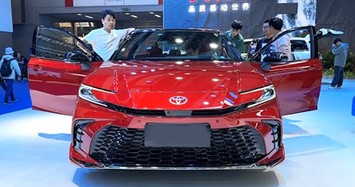 Chi tiết Toyota Camry 2024 giá chỉ từ 596 triệu đồng 