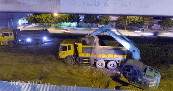 Hình ảnh công nhân thức trắng đêm xén dải phân cách đường vành đai 3 Hà Nội