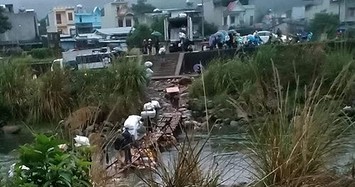 Cận cảnh cửu vạn nườm nượp vác hàng lậu qua biên giới Quảng Ninh