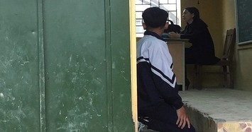 Đình chỉ công tác giáo viên bắt học sinh quỳ gối trong lớp