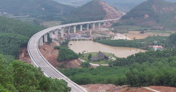 Cận cảnh tuyến cao tốc Cam Lộ - La Sơn trước ngày thông xe