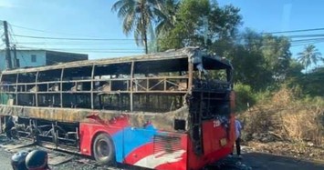 Đồng Nai: Điều tra xe khách chạy rụi trên quốc lộ lúc rạng sáng
