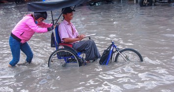 'Con đường đau khổ' ở Sài Gòn, mưa nhỏ cũng biến thành sông