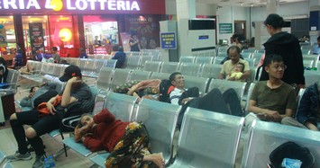 Vé tàu Tết về miền Trung: Nhiều người nằm chờ mua vé đường dài
