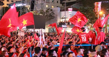 Hàng ngàn cổ động viên Sài Gòn đi 'bão' sau chiến thắng lịch sử của U22 Việt Nam