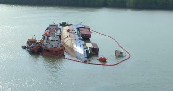 3 thợ lặn mất tích khi cứu 2 công nhân bị ngạt trong tàu chìm dưới sông ở Sài Gòn