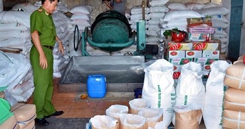 Niêm phong hàng chục tấn hàng ở Sóc Trăng vì nghi đường trộn nước và muối 