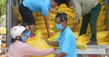 3.000 hộ nghèo nhận 60 tấn gạo từ thiện của một doanh nghiệp
