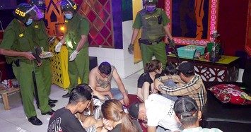 Bắt giang hồ xăm trổ mang ma túy vào karaoke Gold Star ở An Giang