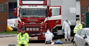 Vụ 39 người chết ở Anh: Nhiều gia đình 'còng lưng' gánh nợ