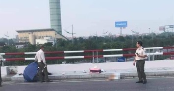 Mẹ tử vong, con bị gãy chân tại sân bay Nội Bài
