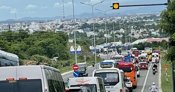 Bình Thuận: Ùn tắc giao thông nhiều giờ sau tai nạn ô tô liên hoàn 