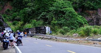 Du khách nước ngoài bị thương do tai nạn lật xe trên đèo Khánh Lê, giờ ra sao?