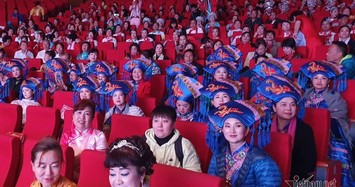 Quảng Ninh lệnh dừng ngay ca múa nhạc của hàng trăm du khách Trung Quốc