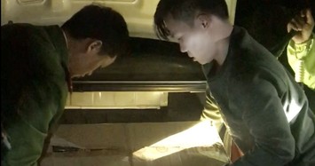 CSGT Quảng Bình tóm gọn 2 người Hà Tĩnh chở 1,3 tạ pháo trong đêm