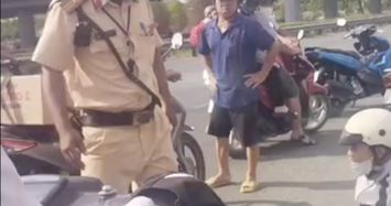 Xác minh clip cảnh sát giao thông ở TP HCM đạp ngã xe người dân