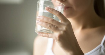 Thói quen uống nước cực hại thận