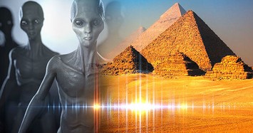 Sốc: Lộ bằng chứng UFO từng tới kim tự tháp Ai Cập?