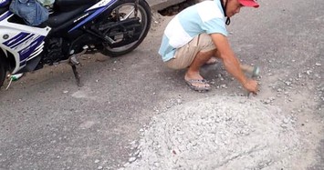 Tặng giấy khen cho thanh niên đục mảng bê tông trên đường vì sợ người khác bị tai nạn 