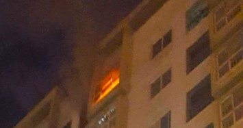 Chuông báo cháy im thin thít khi chung cư phát hỏa, người dân di tản hỗn loạn 
