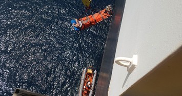 Vượt sóng lớn cứu thủy thủ nước ngoài nguy kịch ở Hoàng Sa