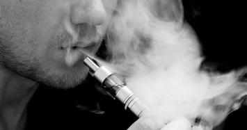 Thanh niên 19 tuổi nguy kịch vì hút thuốc lá điện tử