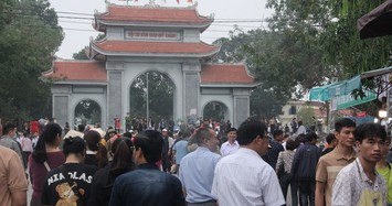 Hàng ngàn người đến Bắc Ninh trẩy hội Lim từ tờ mờ sáng 