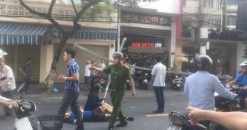Đống sắt từ tầng thượng tòa nhà tập đoàn giáo dục Việt - Mỹ rơi xuống trúng 2 vợ chồng đi đường ở Đà Nẵng
