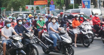 Đường phố Sài Gòn lại nhộn nhịp dù đang trong thời gian cách ly toàn xã hội